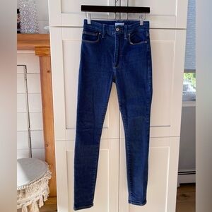 Good American Women’s Skinny Jeans in Dark Blue Wash